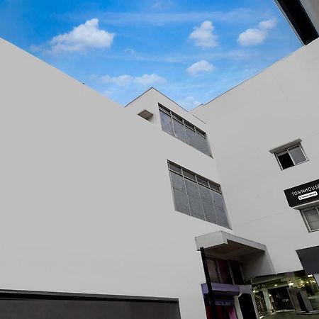 Super Townhouse Arcot Road Near Kauvery Hospital Ченай Екстериор снимка